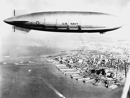 Акрон парит над СанФранциско 1933 г Только благодаря тому что несущим - фото 380