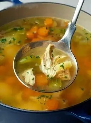 Целая курица без кожи порубленная на куски 1360 г Репчатый лук 1 крупная - фото 416