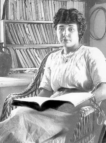 В мастерской Волошина 1911 г Чем я тебе отплачу озабоченно писала она - фото 40
