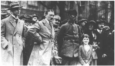 Геббельс и Гитлер 1923 23 марта 1933 г был издан закон о чрезвычайных - фото 426