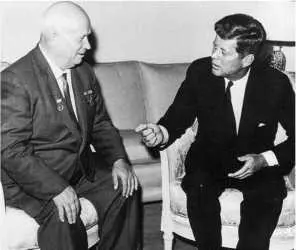 Н Хрущев и Дж Кеннеди 1961 Существенное развитие получил морской транспорт - фото 576