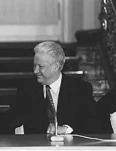 БН Ельцин Начавшаяся с января 1992 г либерализация цен привела к их - фото 583
