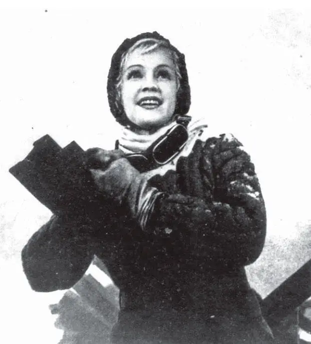Марина Ладынина в фильме Ивана Пырьева В шесть часов вечера после войны Роль - фото 212
