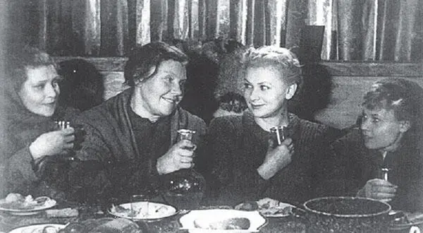 Валентина Серова в фильме Жди меня Мажорное кинодесятилетие 1930х годов имело - фото 234