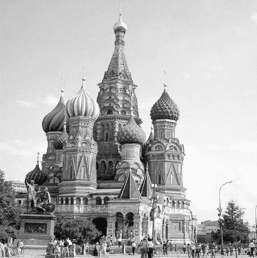 Зимы в Москве не будет Селиверстов гипнотизируя посмотрел на нее и издал - фото 182