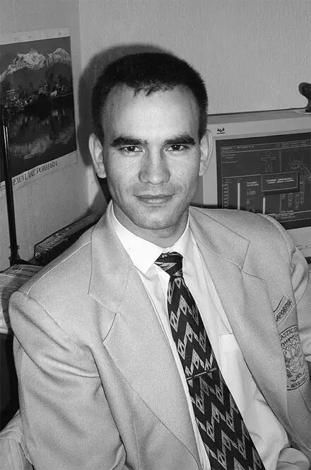 Равиль Мирхайдаров Когда Равиль подошел я обратился к нему с просьбой помочь - фото 62