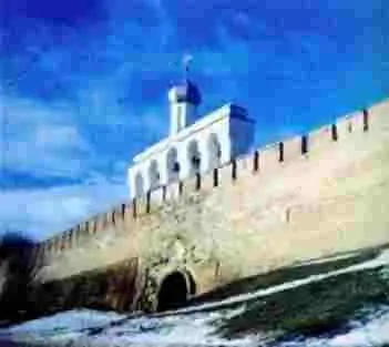 Софийская звонница 1437 г и часть стены Детинца со стороны реки Волхов - фото 414