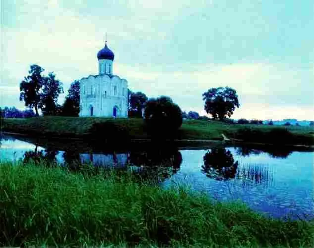 Церковь Покрова на Нерли 1165 г Под львами и птицами в кладку вставлены - фото 428
