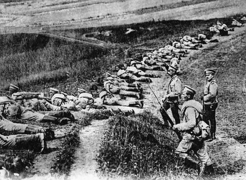 Русские войска в Восточной Пруссии 1914 г Деникин дает ему следующую - фото 34