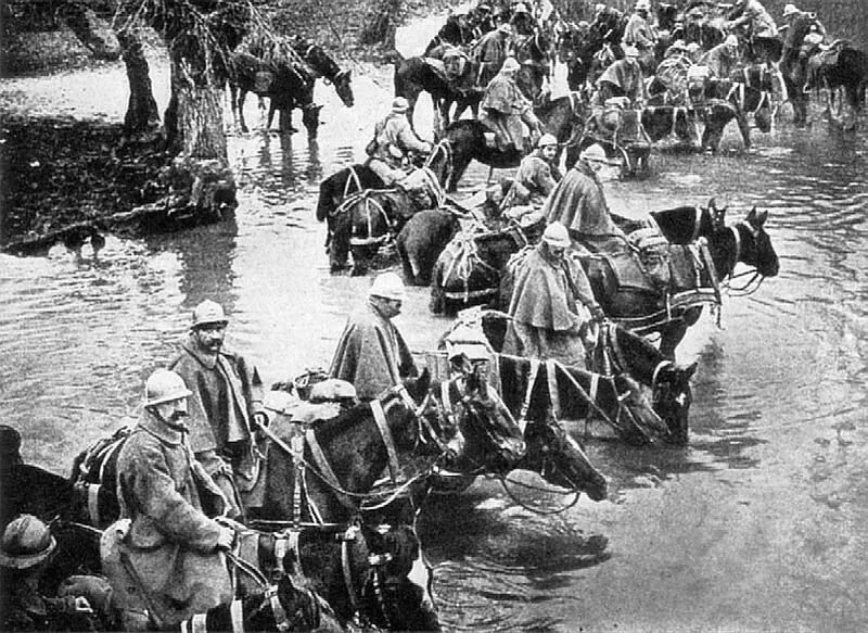 Французская кавалерия в районе Вердена 1916 г Германский натиск не ослабевал - фото 61