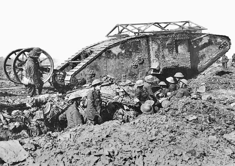 Британский танк MarkI 1916 г В феврале 1916 года полковник Суинтон писал о - фото 66