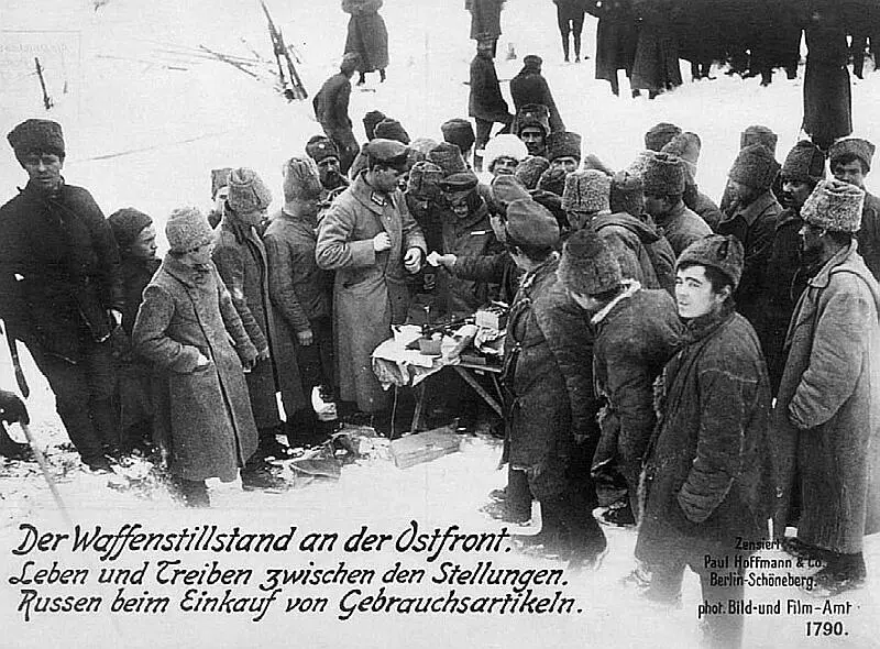 Братание на русскогерманском фронте 1917 г В 1915 году сдача в плен стала - фото 72
