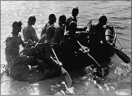 Подводные диверсанты отправляются на задание Оказывается в 1942 г немцы - фото 278