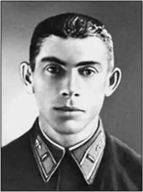 Николай Гастелло До 1951 г останки Гастелло с экипажем покоились в том самом - фото 280