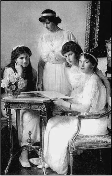 Великие княжны Мария Татьяна Анастасия и Ольга1914 г Несколько месяцев - фото 357