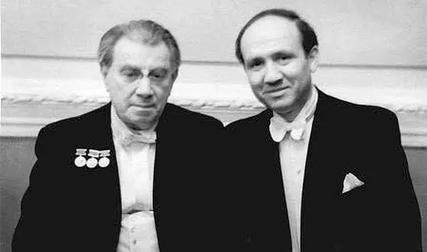 С композиторомРейнгольдом Глиером после сольного концерта в ленинградской - фото 69
