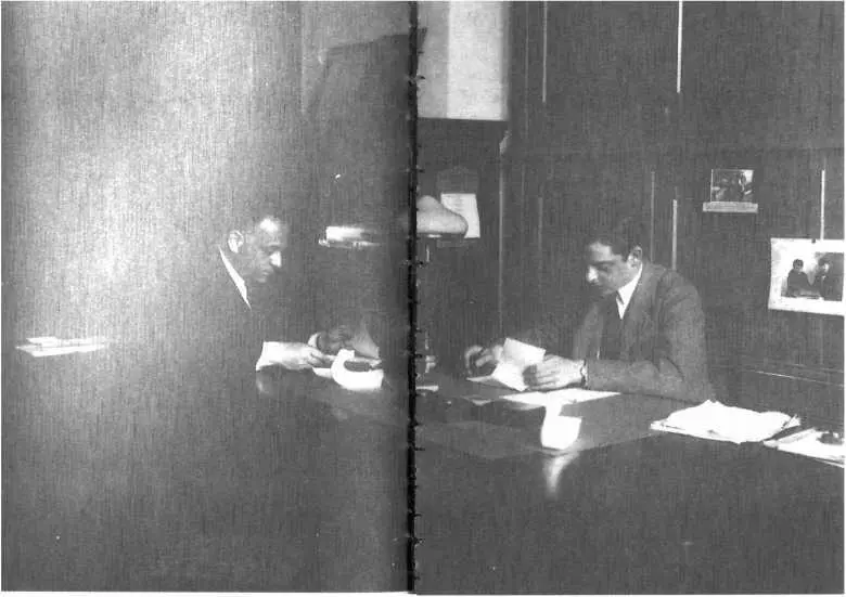 Контора корпорации Аламерика в Москве А Хаммер справа и Б Мишель 1924 - фото 3