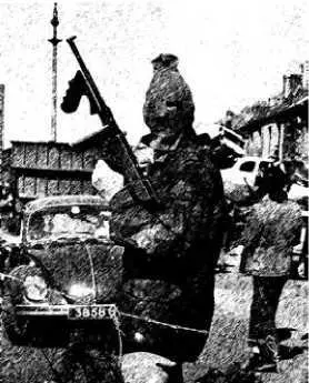 Боец Ирландской республиканской армии вооруженный Thompson M1921 История - фото 119
