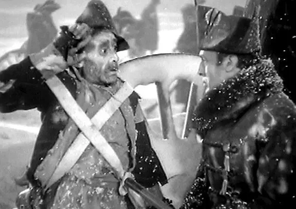 Солдат в фильме Покорение Conquest 1937 вместе с Шарлем Буайе в роли - фото 277