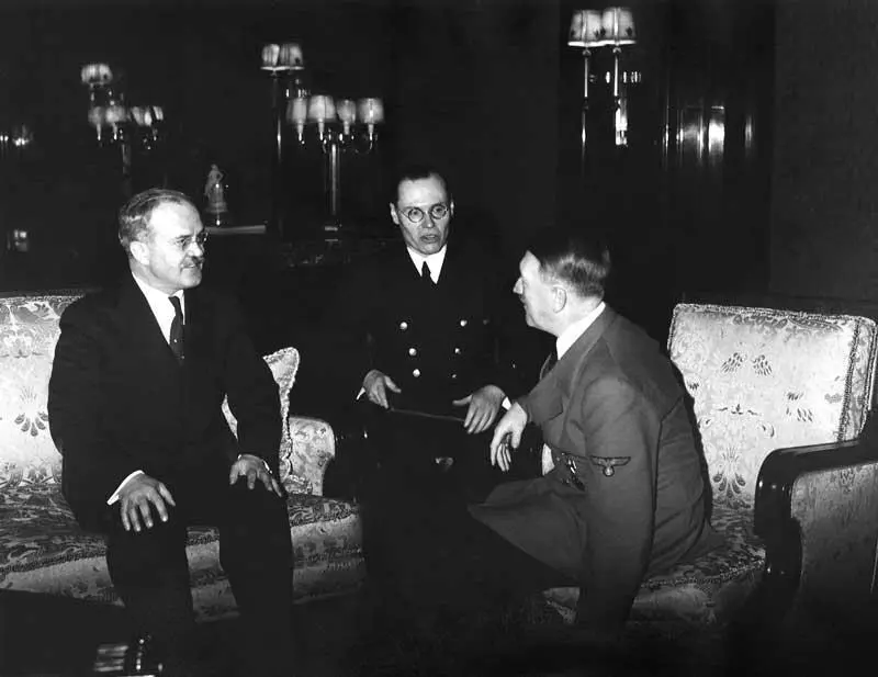 Переговоры В М Молотова и А Гитлера в Берлине ноябрь 1940 года Молотов - фото 49
