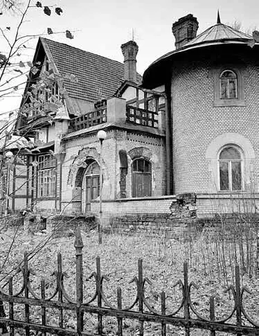 далеко на север сделав остров частью исторического центра После краха СССР в - фото 63