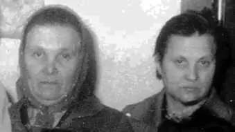 Две сестры Валентина и Александра A А Во время бомбёжки я шла с коровой то - фото 54