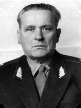 Родился в 1901 г в 1903 у него умер отец У матери осталось 4 детей и она не - фото 58