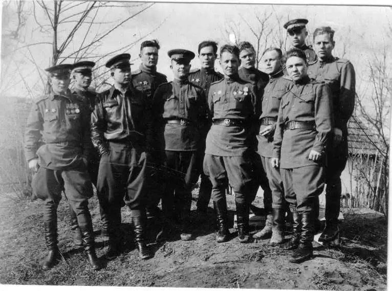 27 августа 1944 г При операции по расширению Сандомирского плацдарма был сбит - фото 136