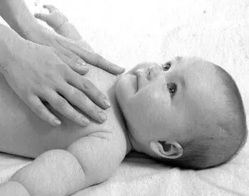 В гимнастике для младенцев на первом месте стоит нежный контакт через кожу - фото 42
