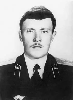 Валентин Романович Симирский Уже через две недели в мае 1983 года майор - фото 41