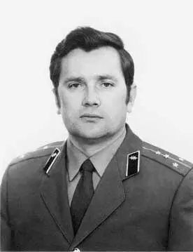Капитан Минько И Я накануне отъезда в Афганистан Фарси сбивал обучаемых с - фото 83