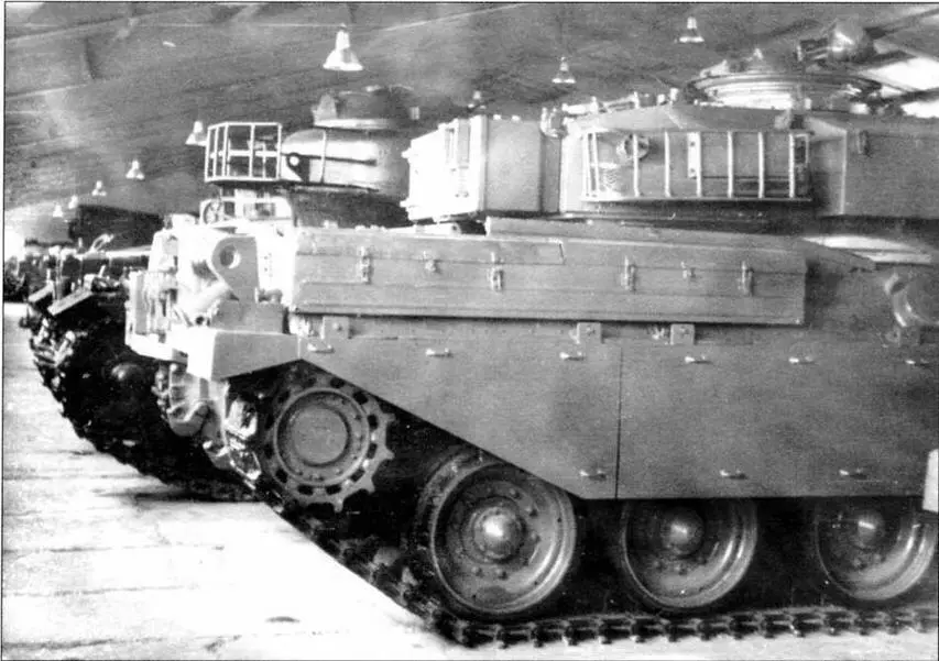 Кормовая часть танка Чифтен Mk5 Хорошо видны ведущее колесо и обрезиненные - фото 10