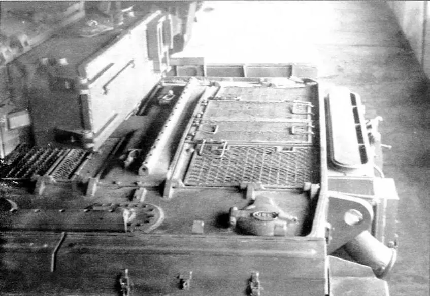 Крыша МТО танка Чифтен Мс 5 В МТО установлен многотопливный двухтактный - фото 12