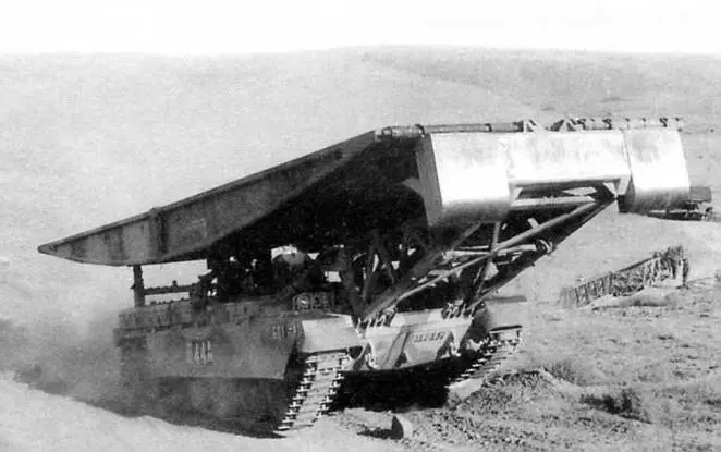 Мостоукладчик Чифтен AVLB Опытный образец ЗСУ Сейбр на шасси танка - фото 29