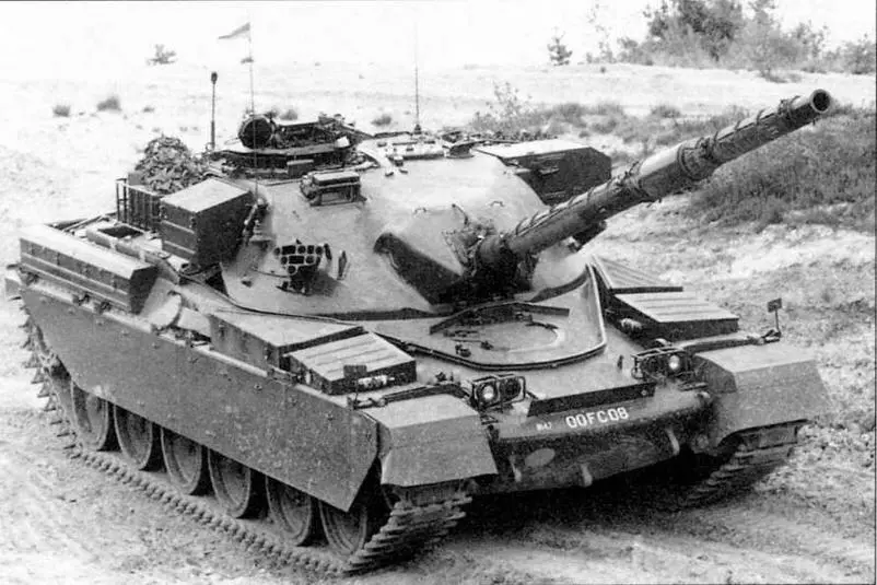 Основной боевой танк Чифтен Mk2 во время тактических учений на одном из - фото 8