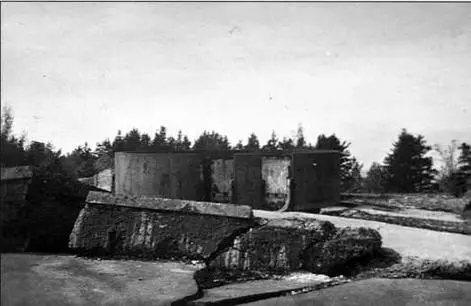 Первая башня без орудий и крыши На плите слева указан 2 в центре 1 справа - фото 14