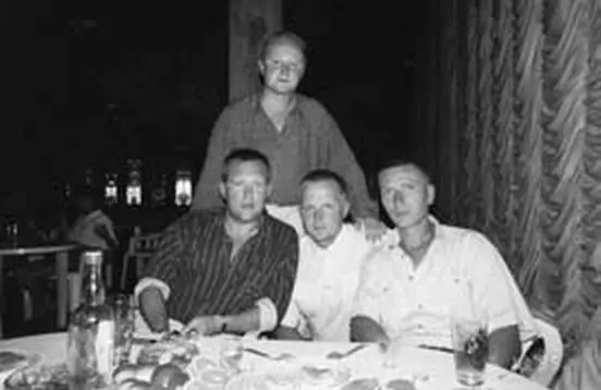Новотроицк 1996 год Сидят Автор Вилли Подлый После освобождения Бубль - фото 19
