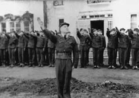 Юнакі СБМ вскидывают руку в нацистском приветствии Надежда Абрамова - фото 87