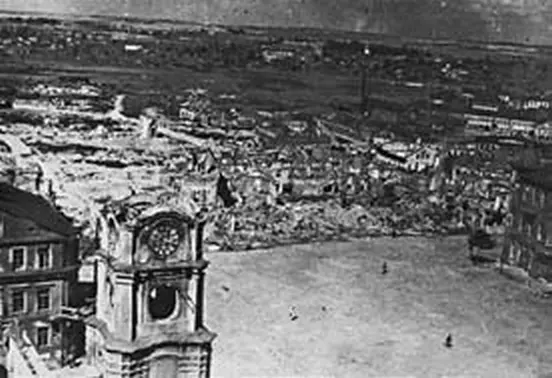 Так выглядела современная Площадь Свободы в Минске в 1944 году Руины Гомеля - фото 93