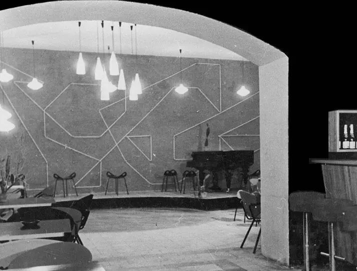 Интерьер кафе Аэлита 1961 г Из архива ААнисимова В силу этого он был в - фото 30