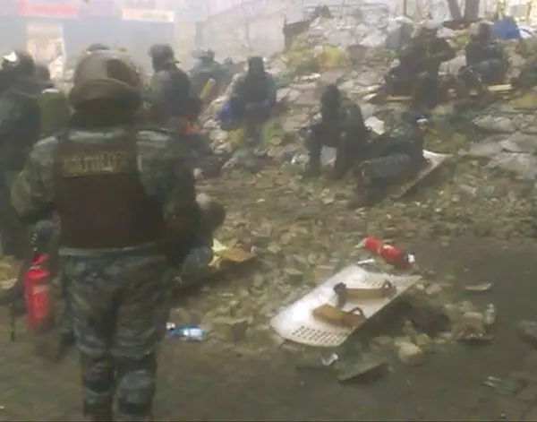 Утро 19022014 Революция гидности Освобожденный Октябрьский дворец - фото 30