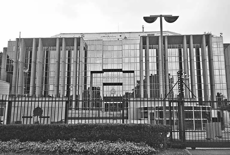 Штабквартира Интерпола Лион Франция Она недавно вступила в должность и за - фото 18
