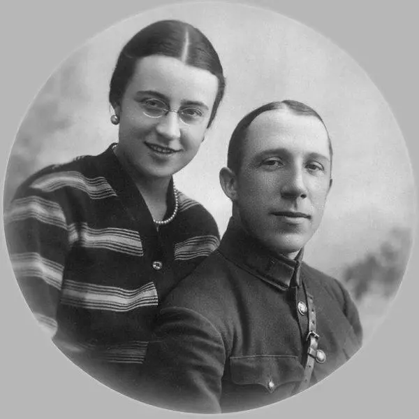 СФ Кутепов с женой Зинаидой Андреевной Бухаровой Вся техника попала в руки - фото 86