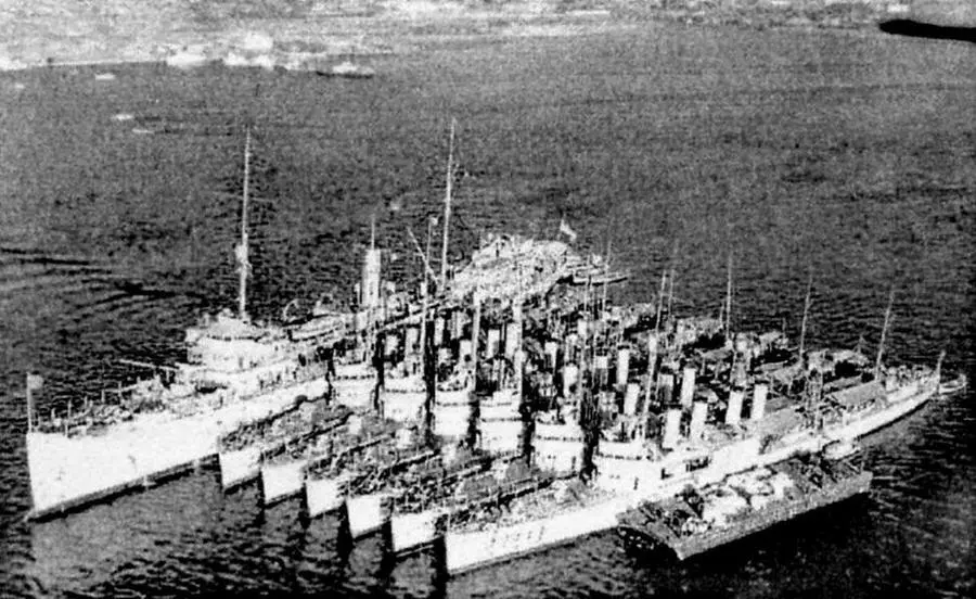 Эсминцы с плавбазой AD2 Мелвилль 10 ноября 1932 г Первые две позиции - фото 17