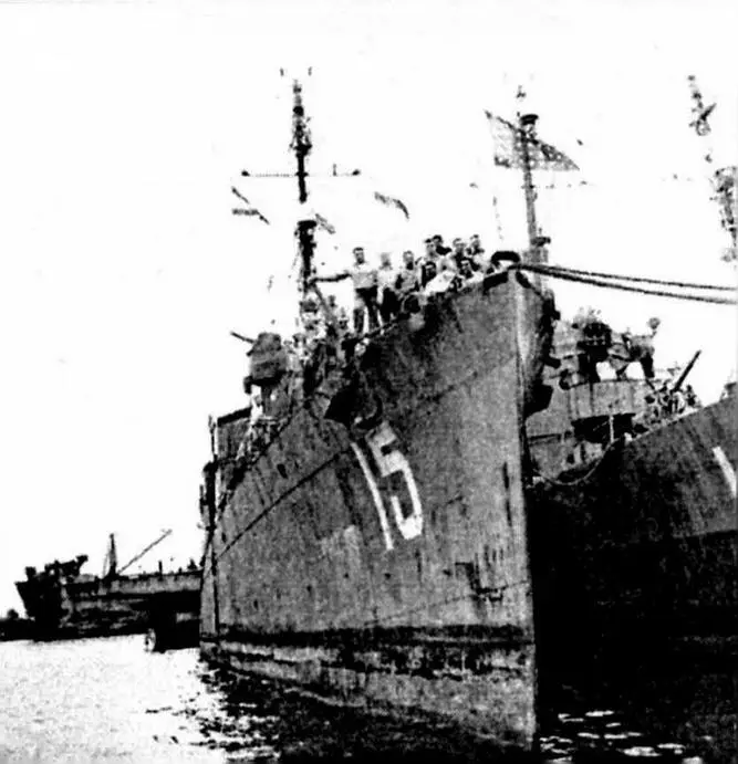 Быстроходный транспорт APD15 2 марта 1943 года оставил верфь и ушёл в Южную - фото 79