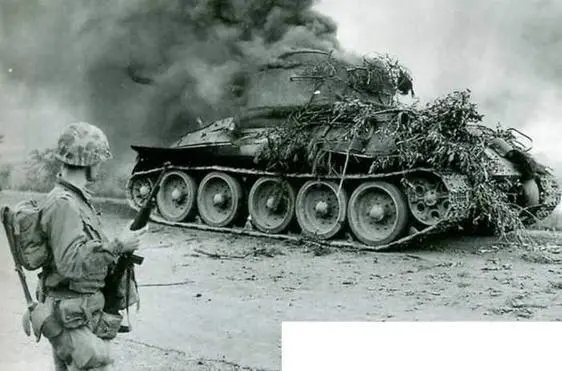 Т3485 подбитый в районе СеулКымпхо Конец сентября 1950 г Эти три - фото 117
