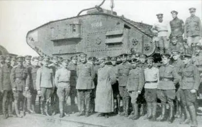 Командующий Донской армией ВСЮР генерал ВИ Сидорин у эшелона с британскими - фото 21