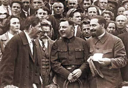 Л М Каганович К Е Ворошилов и И В Сталин с руководящими работниками - фото 7