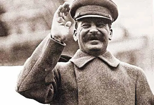 Сталин приветствует демонстрацию Москва 7 ноября 1932 г Как руководитель - фото 9