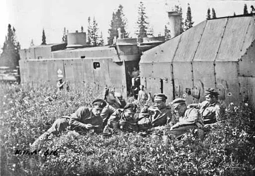 Армия Колчака на отдыхе у броневика Сибирь 1919 г Конечно были и отдельные - фото 34